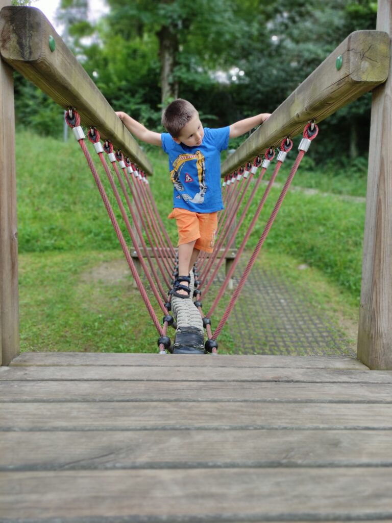 Luis am Spielplatz
