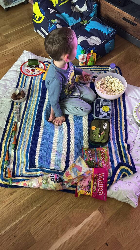 Marvin beim Fernseh-Picknick