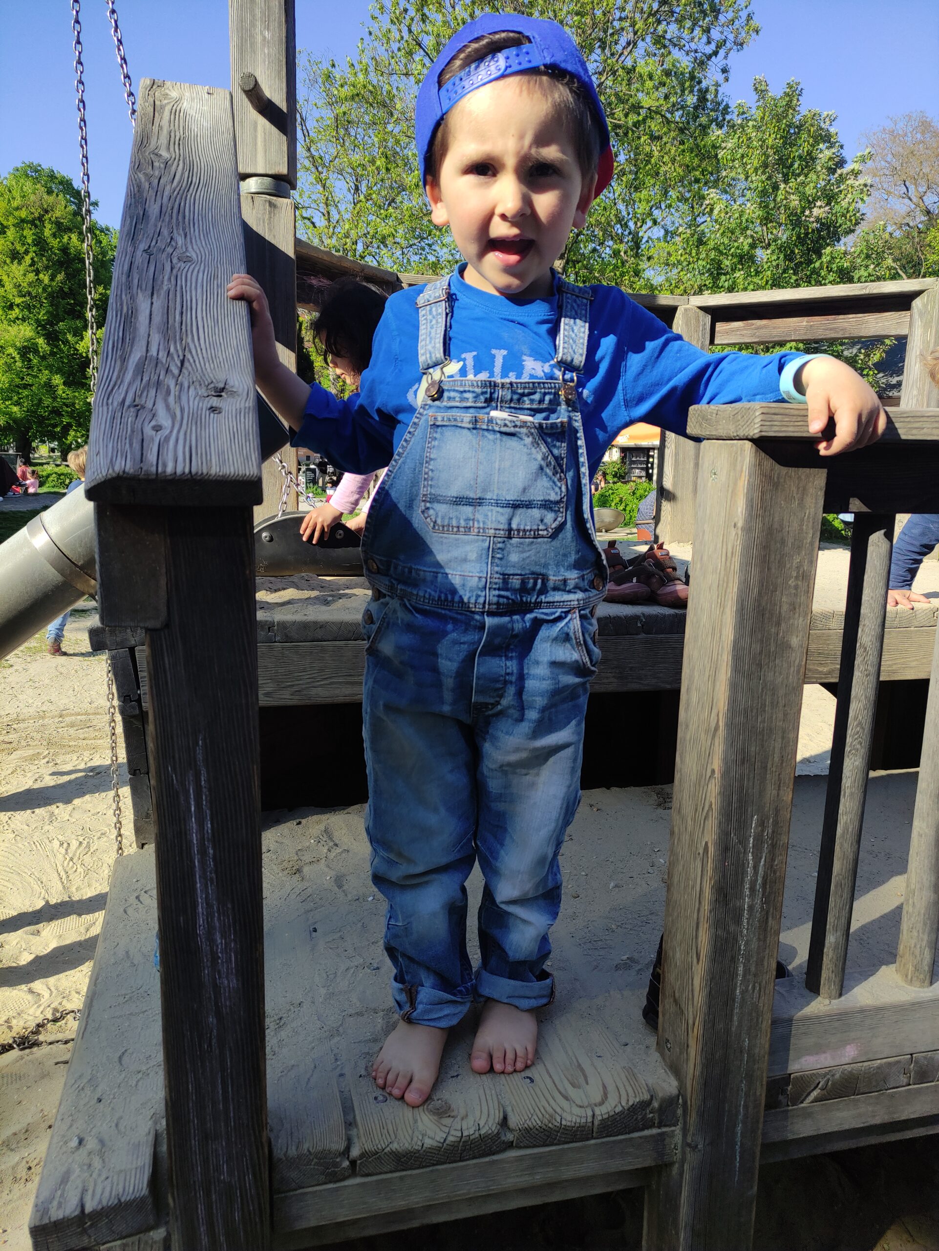Luis am Spielplatz
