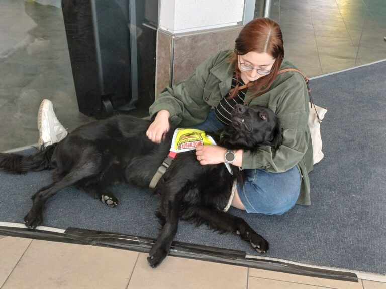 Kerstin mit Barolo - Assistenzhund in Ausbildung